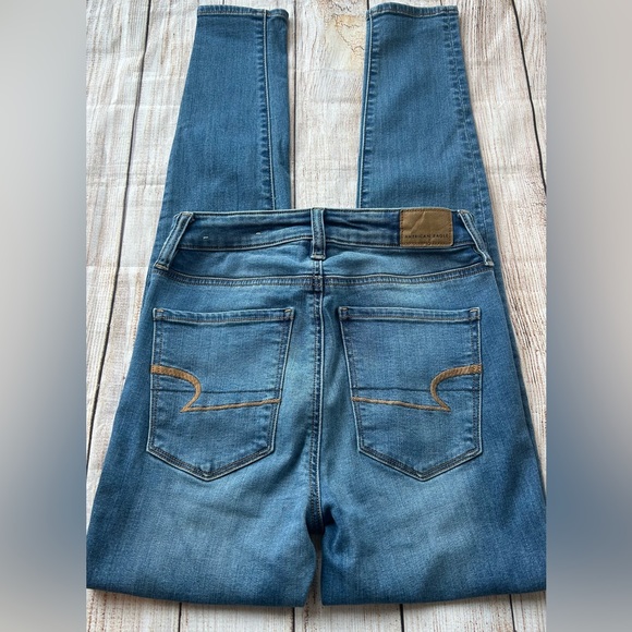 American Eagle Light Wash Super High Rise Jegging - Picture 4 of 7